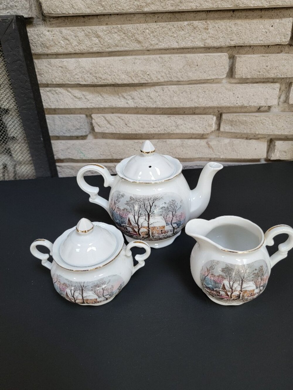 Currier & Ives teapot w/ creamer & sugar, Avon exclusive 1977, made in Japan